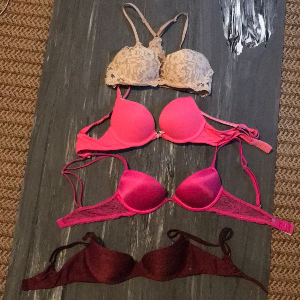 Victoria’s Secret Bras 32B